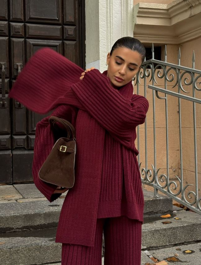 Jeannie™ - Set bordeaux avec pull et pantalon à jambes larges
