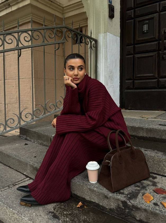 Jeannie™ - Set bordeaux avec pull et pantalon à jambes larges