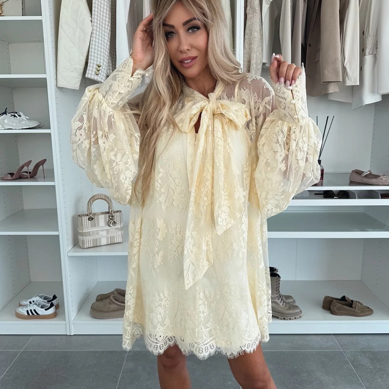 Fleur™ - Robe Mini Élégante en Dentelle avec Nœud